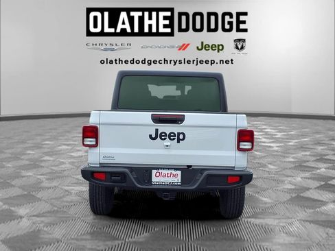 Used 2023 Jeep Gladiator Sport image 28