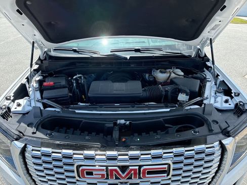 Used 2024 GMC Yukon XL Denali w/ Advanced Technology Package RWD image 31