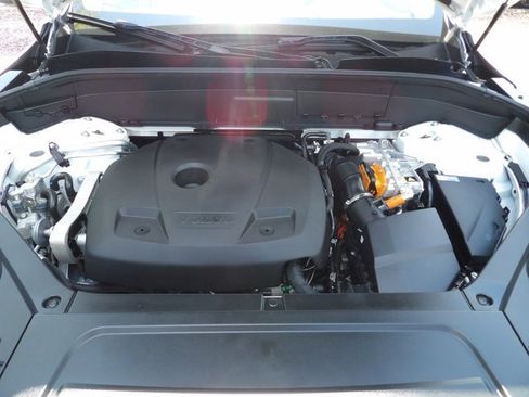 Certified 2025 Volvo XC90 T8 Plus AWD/4WD image 29