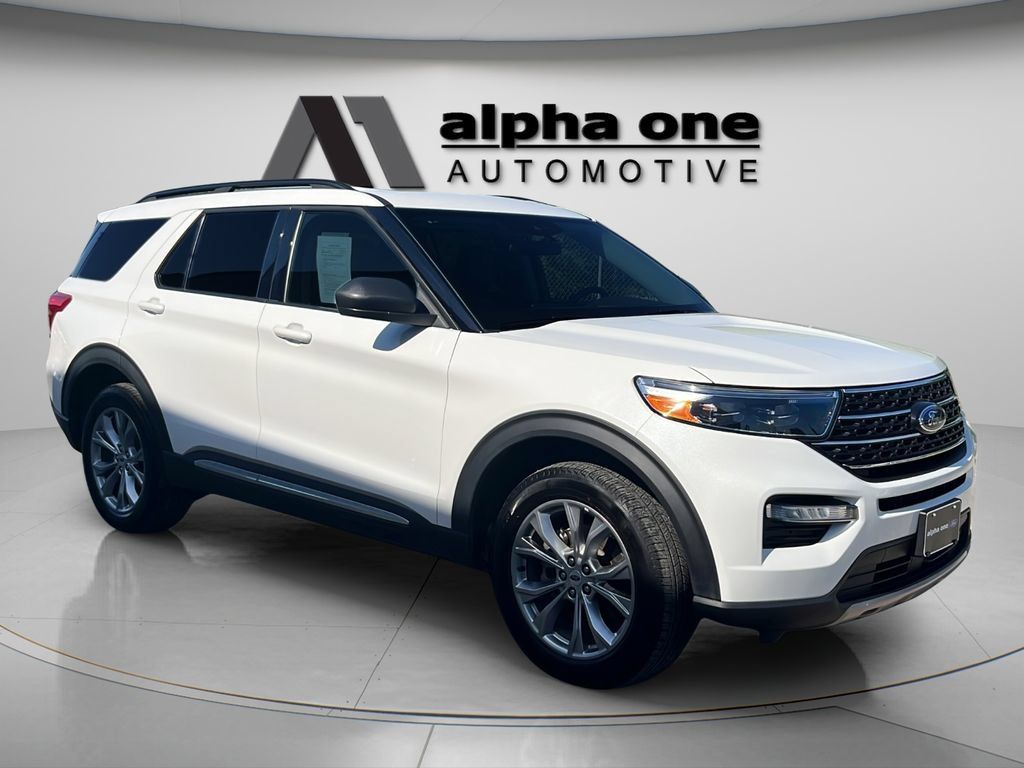 Used 2024 Ford Explorer XLT w/ Equipment Group 202A AWD/4WD image 3