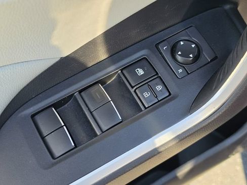 Used 2021 Toyota RAV4 XLE Premium FWD image 29