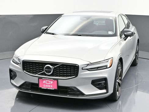 Used 2023 Volvo S60 B5 Plus w/ Climate Package image 3
