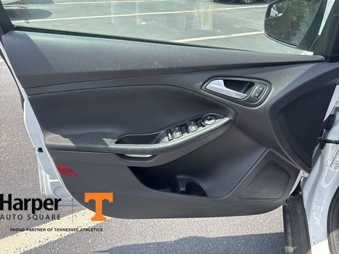 Used 2015 Ford Focus SE FWD image 15