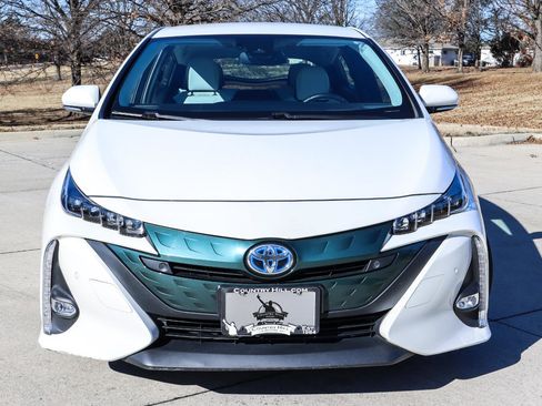 Used 2018 Toyota Prius Prime Premium image 22