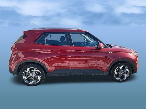 Certified 2025 Hyundai Venue SEL FWD image 9