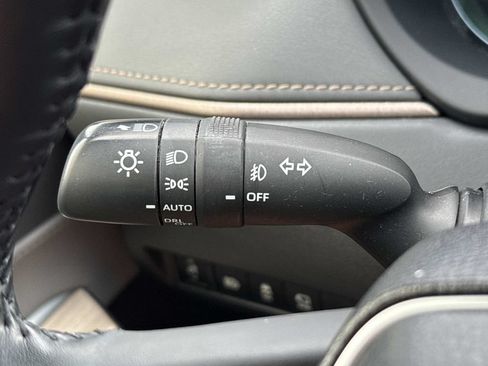 Used 2022 Toyota Venza Limited w/ Advanced Technology Package AWD/4WD image 23