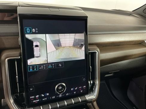 Used 2025 GMC Yukon Denali Ultimate AWD/4WD image 21