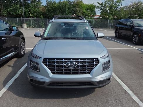 Certified 2022 Hyundai Venue SEL FWD image 3