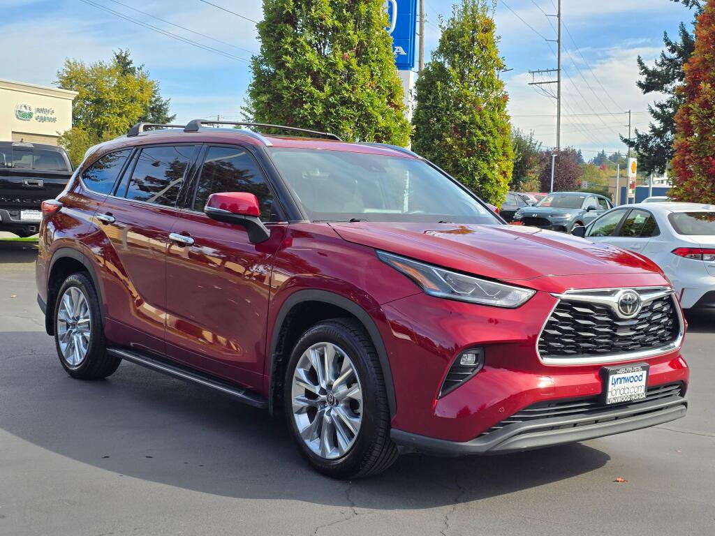 Used 2021 Toyota Highlander Limited FWD image 9