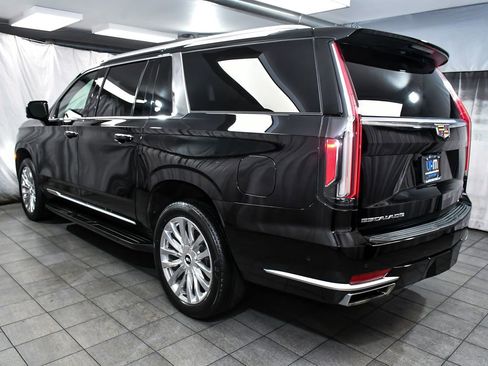 Used 2024 Cadillac Escalade ESV Premium Luxury w/ LPO, Floor Liner Package AWD/4WD image 4