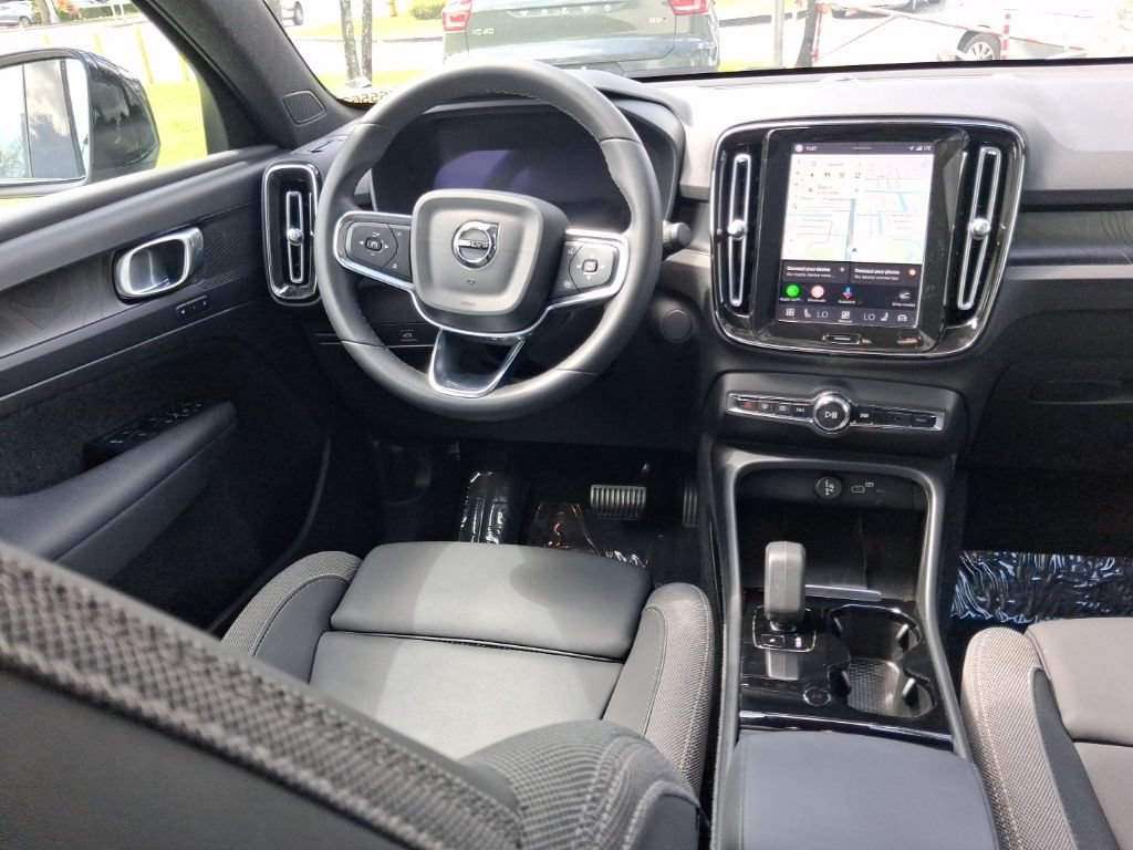 Used 2023 Volvo C40 Recharge Core AWD/4WD image 10