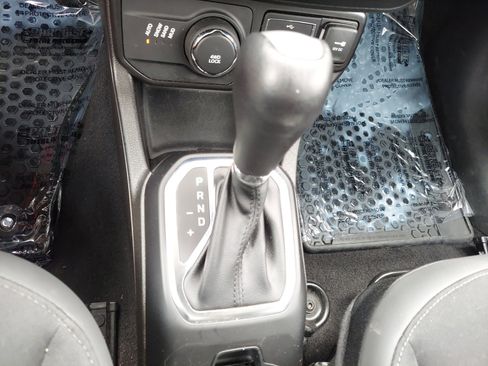 Used 2023 Jeep Renegade Latitude image 22