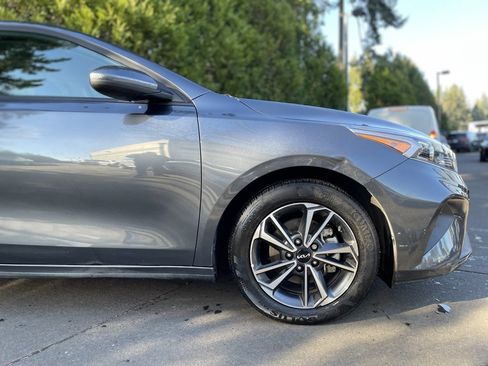 Used 2022 Kia Forte LXS image 2