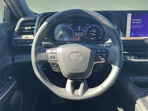 Used 2023 Toyota Crown XLE image 11