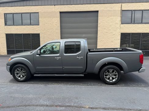 Used 2017 Nissan Frontier SL AWD/4WD image 3