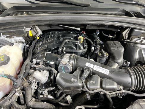 Used 2023 Jeep Grand Cherokee Limited image 29