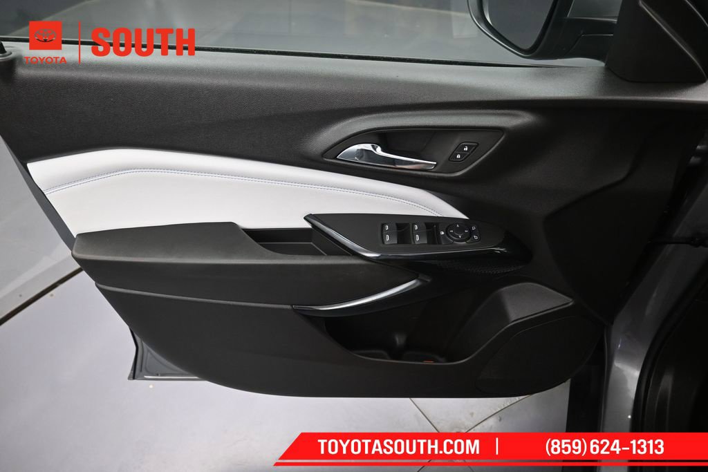 Used 2025 Chevrolet Trax LT w/ LT Convenience Package FWD image 23