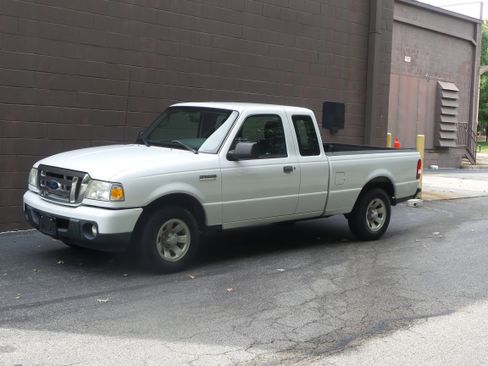Used 2011 Ford Ranger XLT image 1