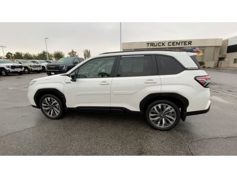 Used 2025 Subaru Forester Touring image 5