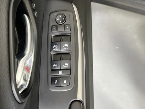 Used 2022 Jeep Cherokee Limited image 17