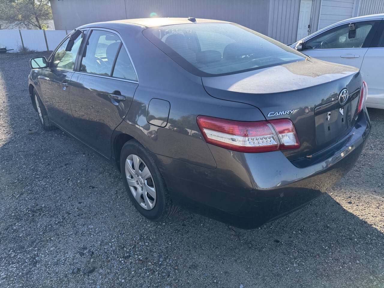 Used 2011 Toyota Camry LE FWD image 3