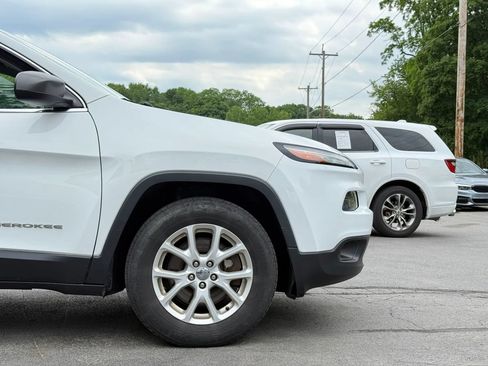 Used 2016 Jeep Cherokee Latitude w/ Comfort/Convenience Group AWD/4WD image 8
