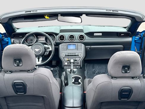 Used 2019 Ford Mustang Convertible RWD image 3