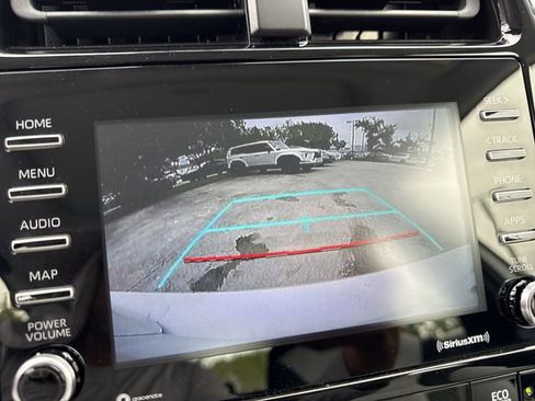 Used 2022 Toyota Prius XLE w/ Premium Convenience Package FWD image 17