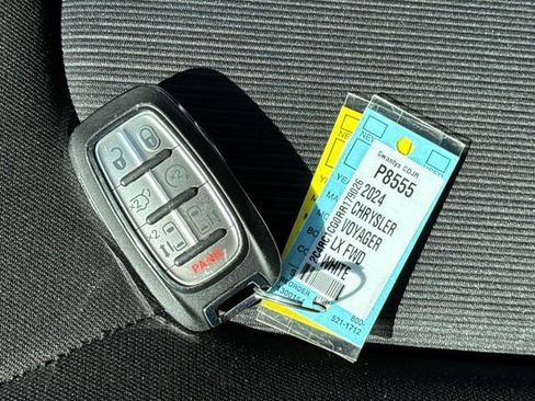 Used 2024 Chrysler Voyager LX image 29