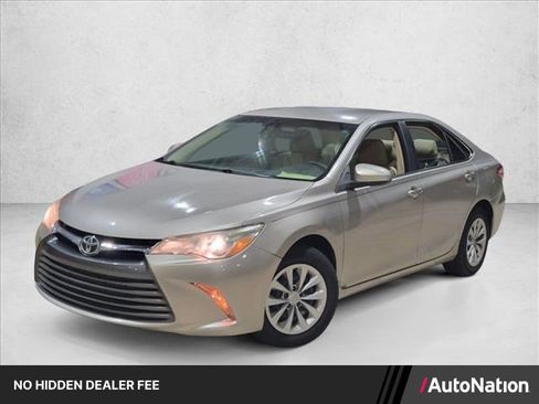 Used 2017 Toyota Camry LE FWD image 1