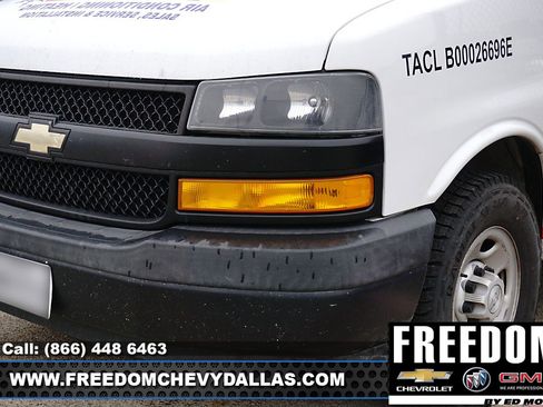 Used 2018 Chevrolet Express 2500 Work Van w/ Driver Convenience Package image 6