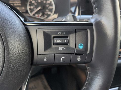 Used 2025 Nissan Pathfinder SL AWD/4WD image 17