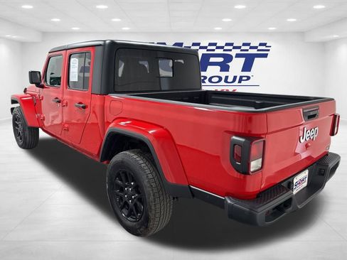 Used 2023 Jeep Gladiator Overland image 7