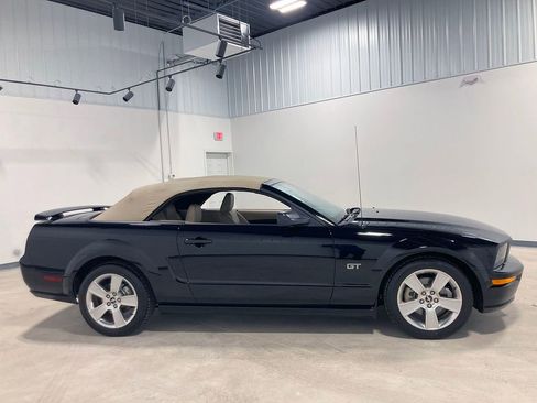 Used 2006 Ford Mustang GT image 11