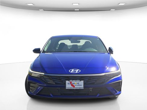 New 2025 Hyundai Elantra SEL image 2