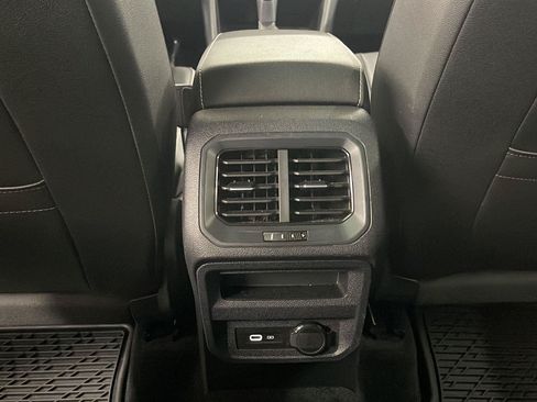 Used 2022 Volkswagen Tiguan SE R-Line AWD/4WD image 10