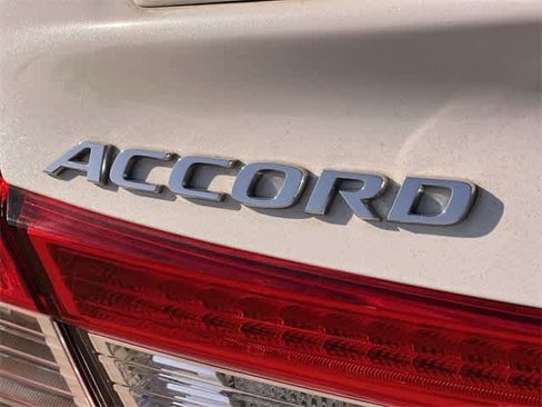 Used 2018 Honda Accord Sport image 8