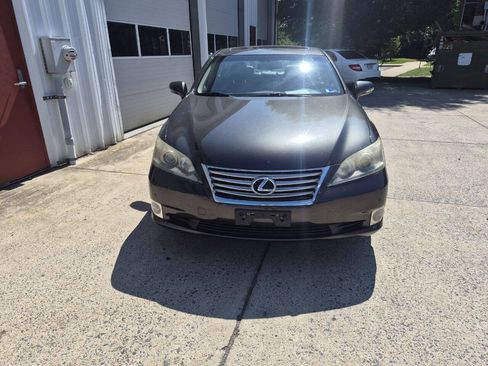 Used 2010 Lexus ES 350 w/ Preferred Accessory Package FWD image 2