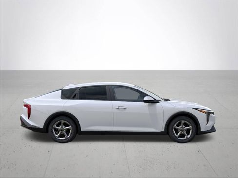 New 2026 Kia K4 LXS FWD image 7