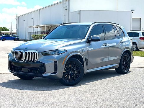 Used 2025 BMW X5 xDrive50e w/ M Sport Package AWD/4WD image 2