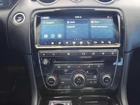Used 2019 Jaguar XJ Supercharged image 25