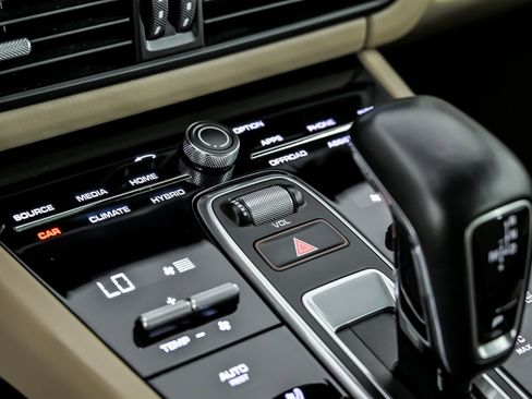 Used 2019 Porsche Cayenne E-Hybrid image 39