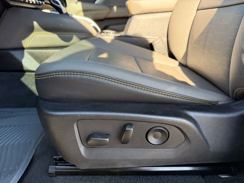 Used 2023 Chevrolet Colorado ZR2 w/ ZR2 Convenience Package III image 13