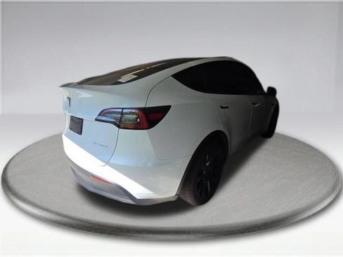 Used 2023 Tesla Model Y Long Range AWD/4WD image 5
