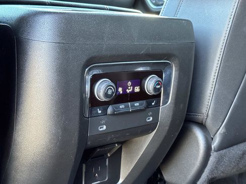 Used 2023 Chevrolet Suburban Premier image 24