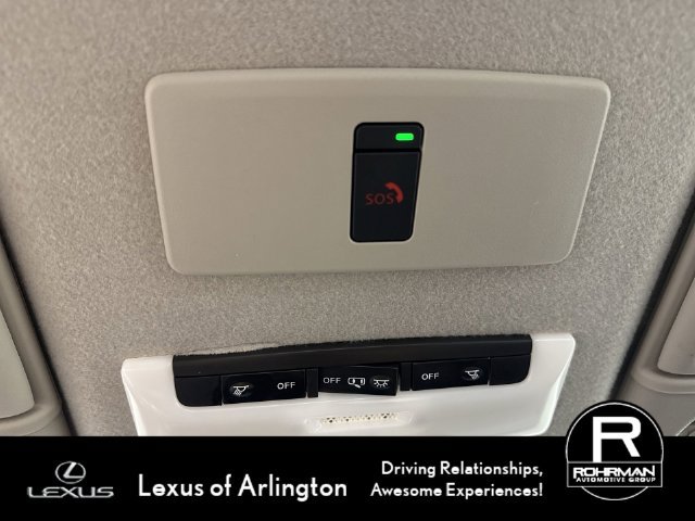 Used 2024 Nissan Kicks SR w/ SR Premium Package FWD image 11