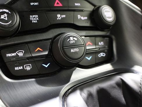 Used 2015 Dodge Challenger R/T Scat Pack RWD image 19