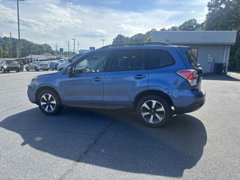 Used 2017 Subaru Forester 2.5i Premium AWD/4WD image 4