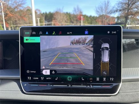 New 2025 Volkswagen Tiguan SE R-Line image 18