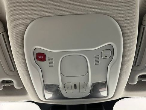 Used 2023 Jeep Renegade Latitude AWD/4WD image 18